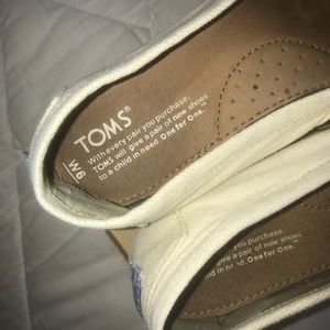 Toms - size 6